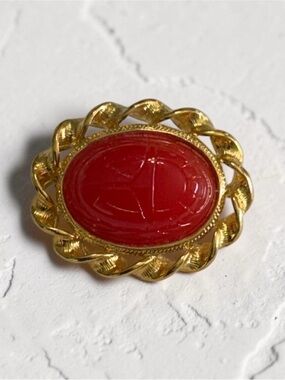 🫶🏻 Vintage Scarab Gold-Tone Ring with Red Oval Broach